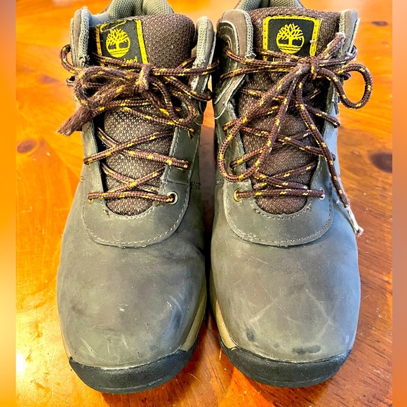 TIMBERLAND Boys Hiking Boots. - Picture 3 of 7